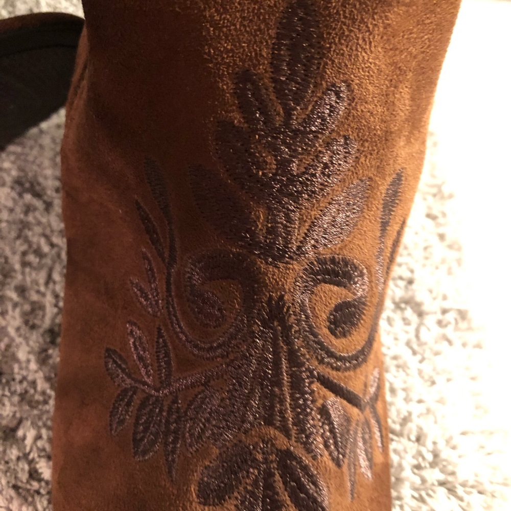 Brown suede pee toe ankle boot style boots